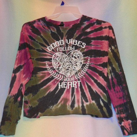 NO BOUNDARIES SCREEN TEE * LONG SLEEVE * MAUVE AND GREEN * GOOD VIBES * NEW * - Picture 1 of 3